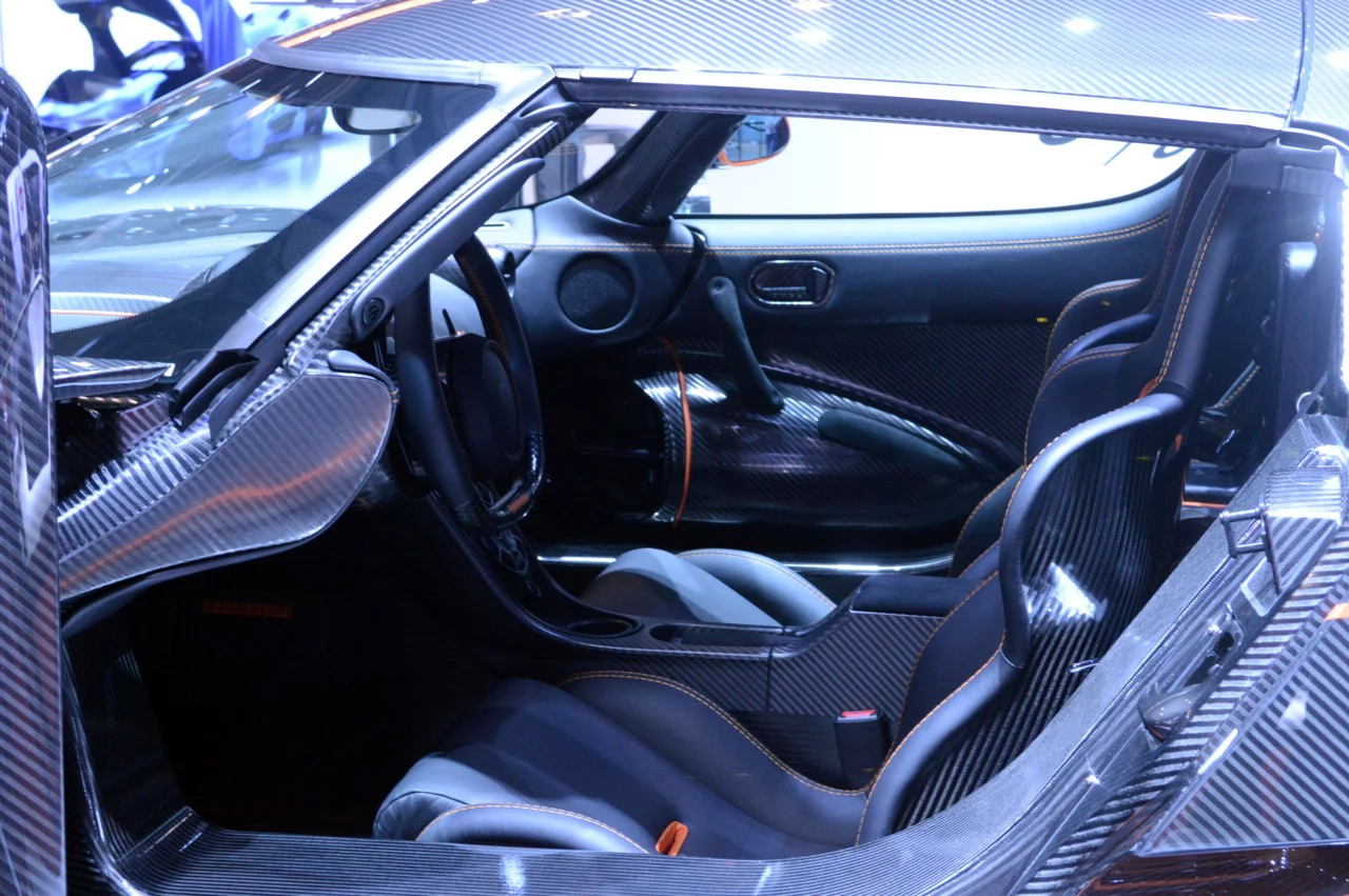 The cabin seems almost roomy for a supercar (Photo: C.C. Weiss/Gizmag.com)