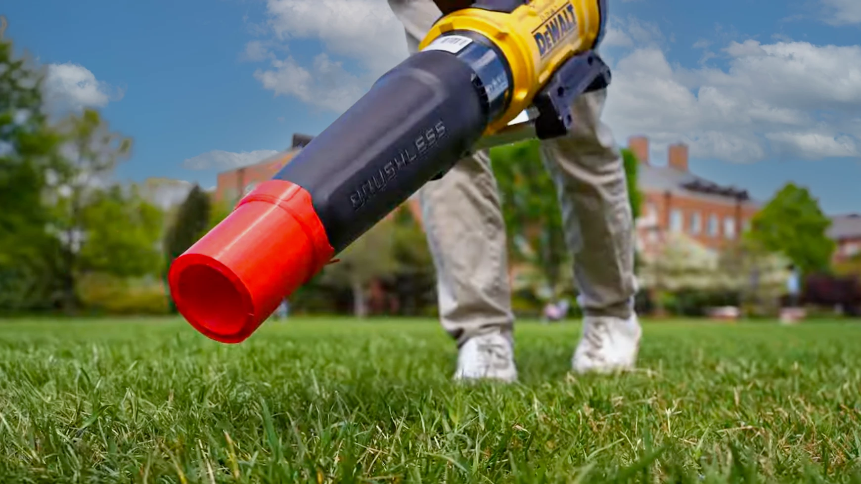 The new leaf blower silencer (orange) is an attachment that drastically reduces the most annoying frequencies blasted out