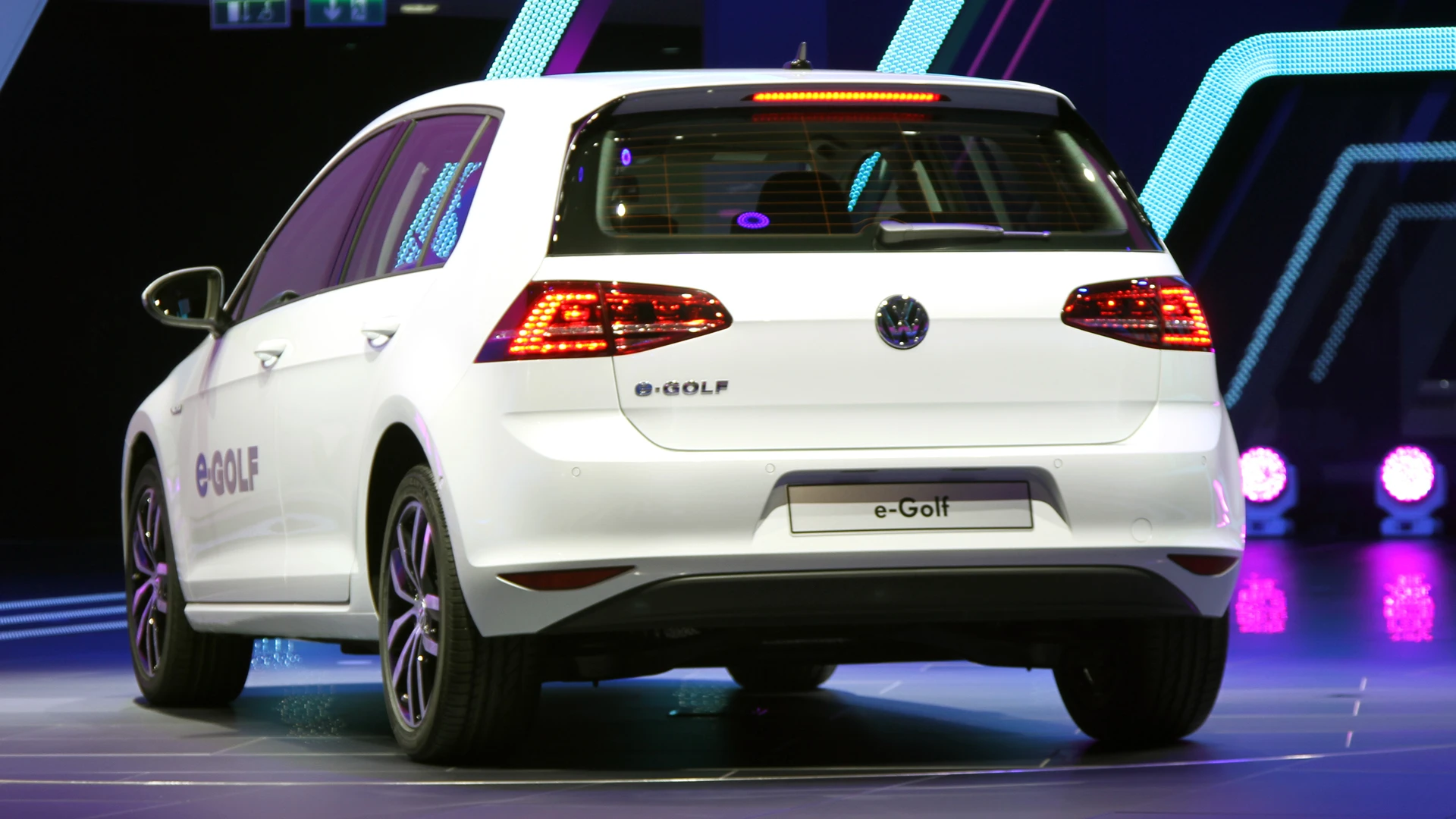 The four-door e-Golf's 85-kW motor is powered by a 24.2-kWh lithium-ion battery for a claimed range of up to 190 km (Photo: Gizmag)