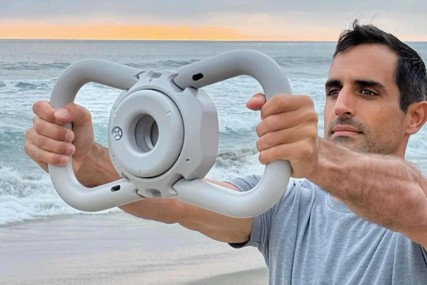 This may look like some sort of awesome gaming controller, but it's actually the xplate system's base unit with its dual kettlebell handles attached