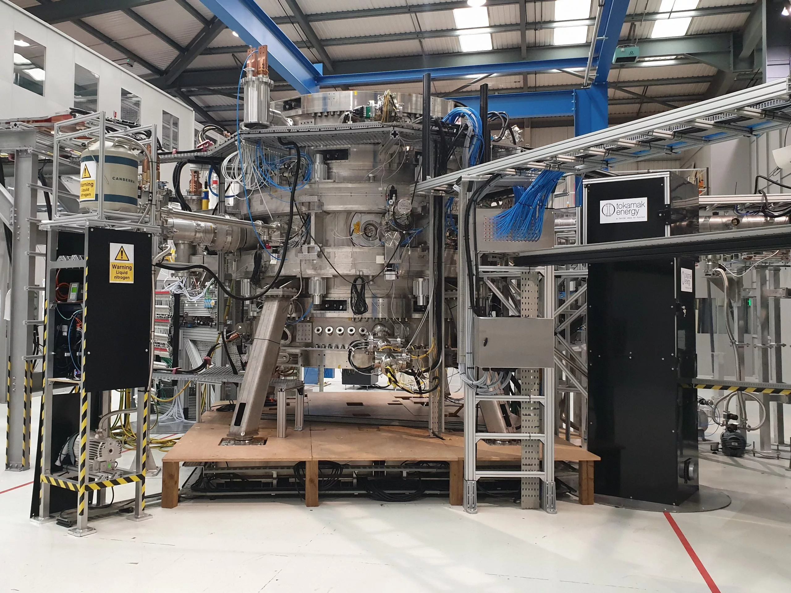 The ST-40 spherical tokamak fusion reactor