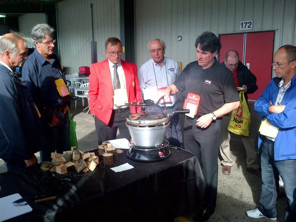A rep demonstrates the Cook-Air grill