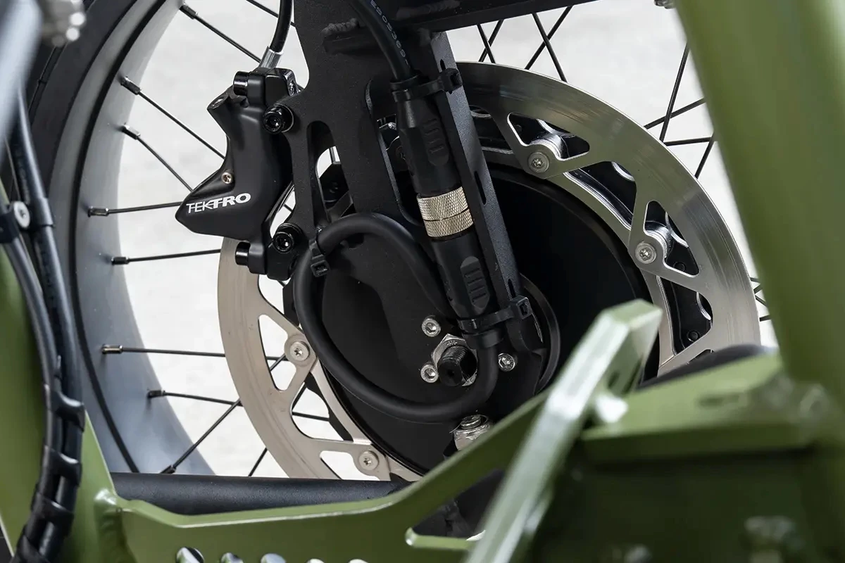 The V2 features Tektro hydraulic disc brakes