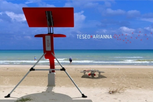 Teseo+Arianna on the beach