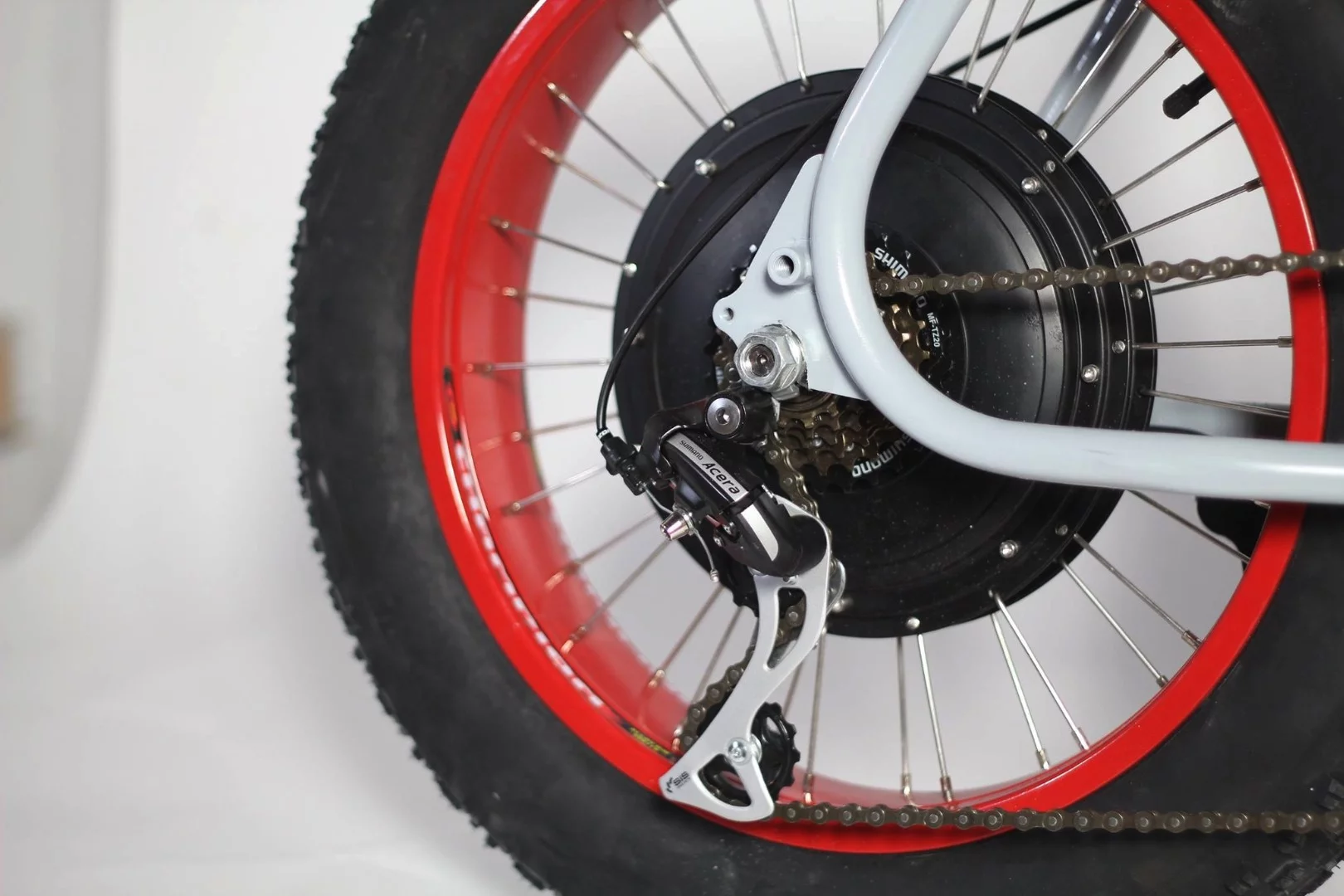 The Moke is powered by a rear hub motor and includes an eight-speed Shimano drivetrain