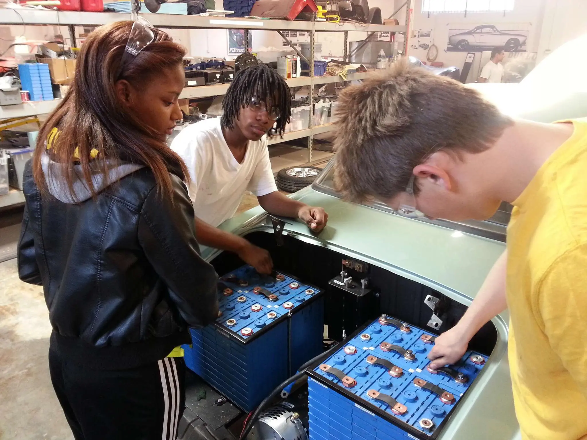 Students install the Li-ion batteries