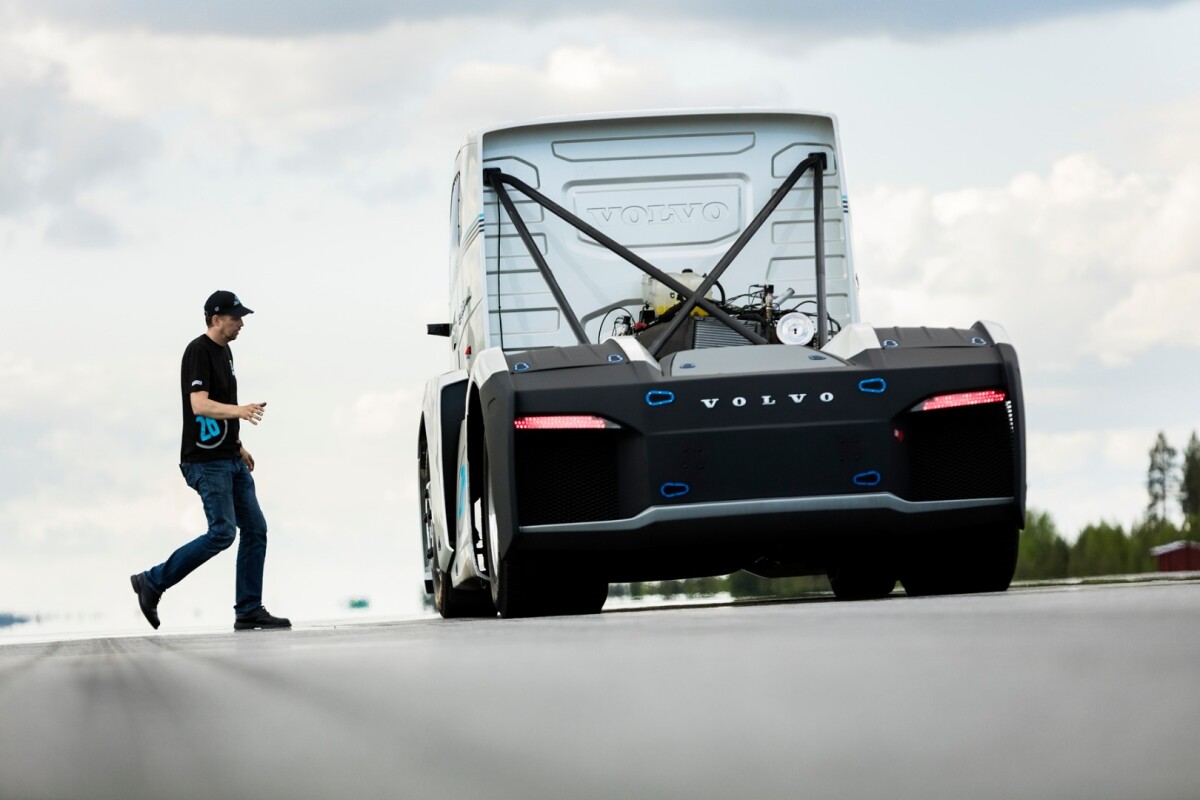 Volvo Trucks says it is aiming for speed records in the FIA accredited 500-m (1,640-ft) and 1000-m (3,281-ft) standing start categories