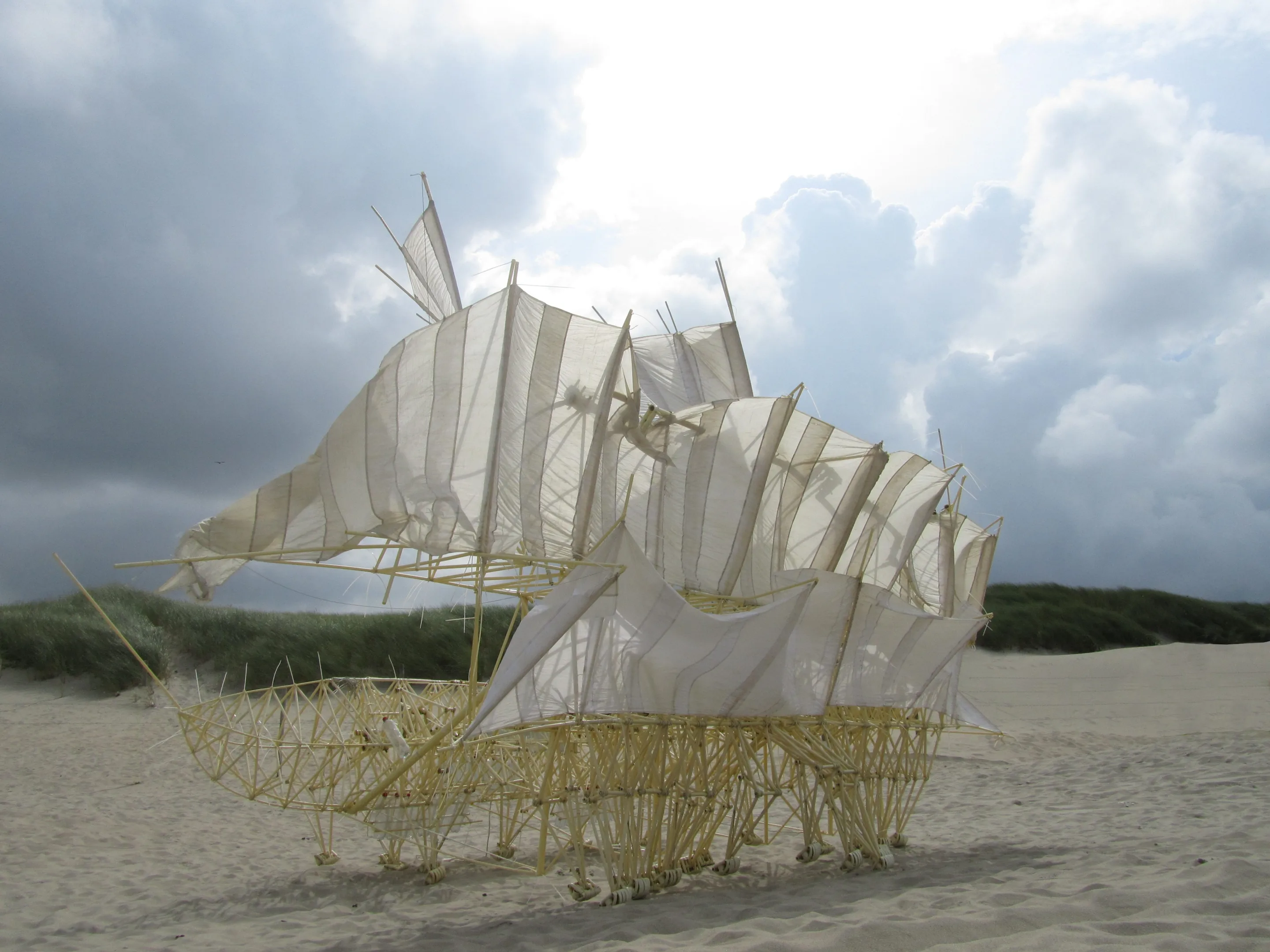The Plaudens Vela is made of 1,200 meters of plastic tube and 60 bottles (Photo: Theo Jansen)