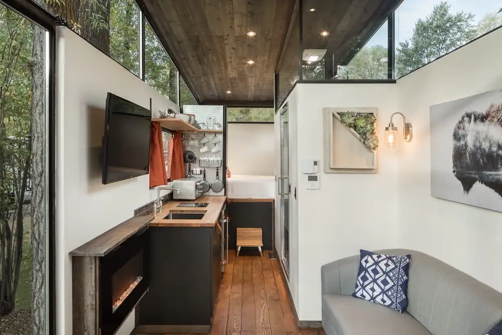 Inside the Roadhaus