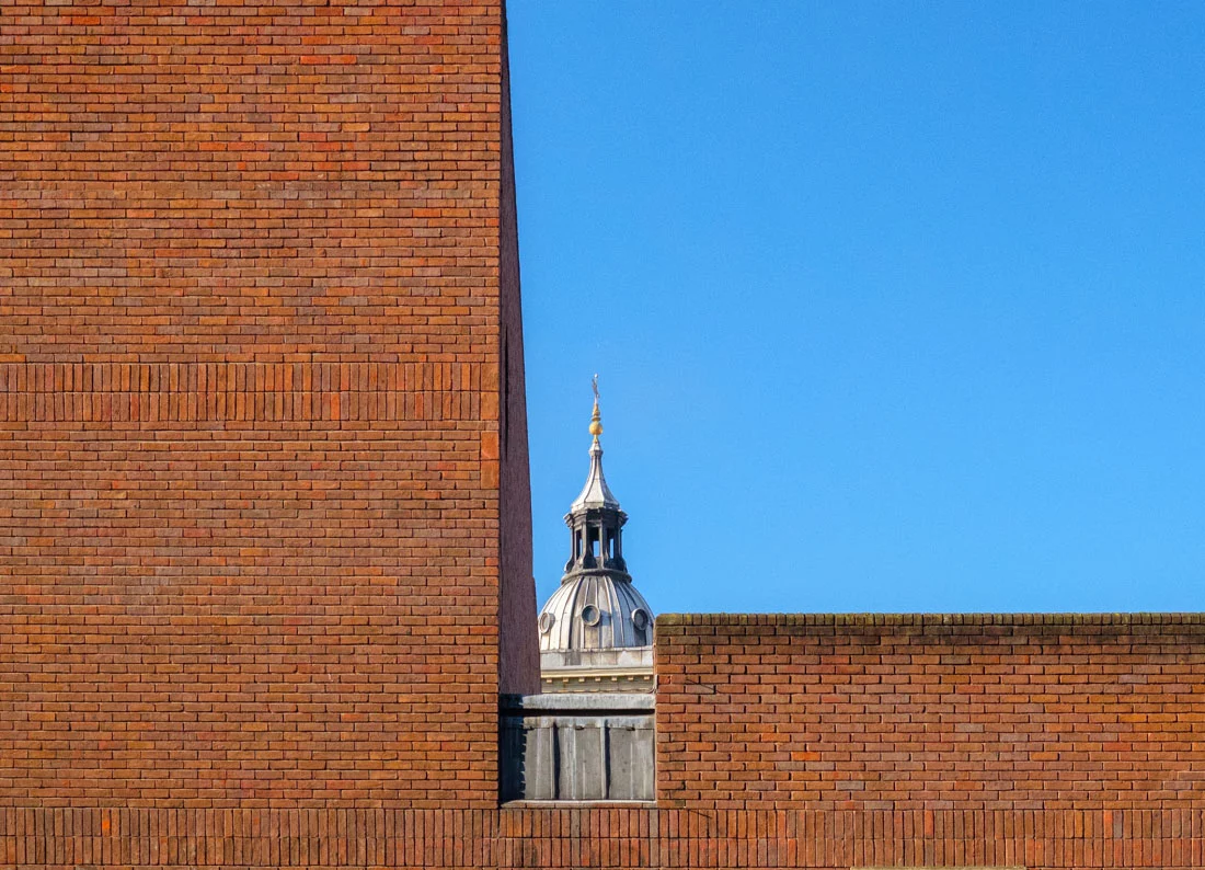 Honorable Mention, Architecture. Through the Wall, in the city of London