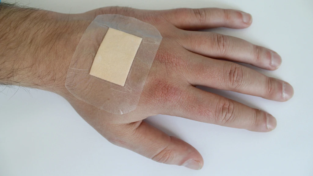 The new dressing material indicates infection by turning purple (Image: Fraunhofer EMFT)