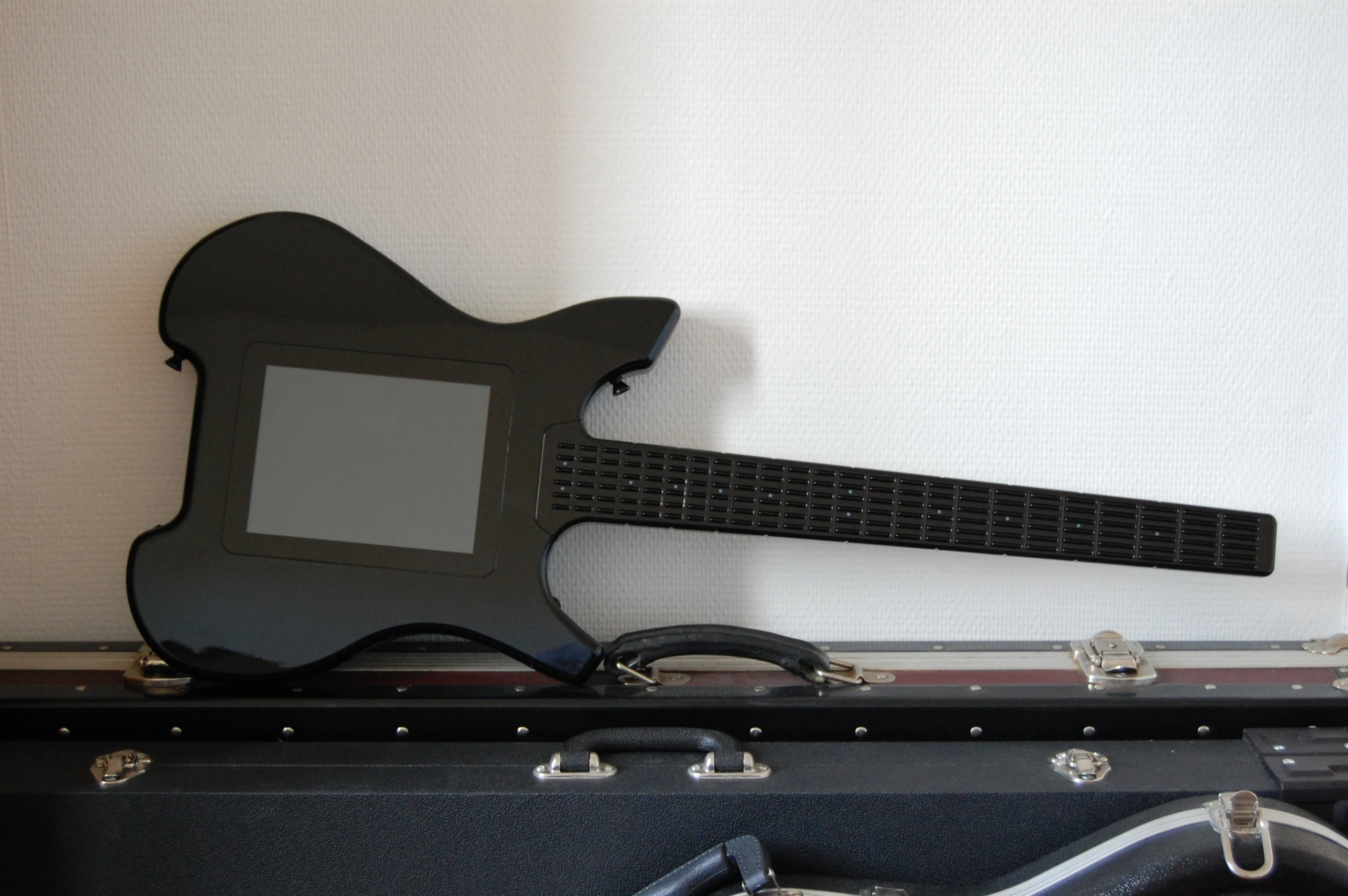 The Kitara's shape is somewhat like a flat Steinberger GM