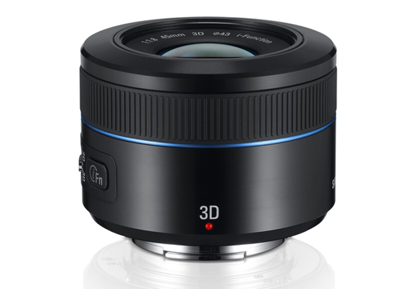 The Samsung 45mm F1.8 2D/3D lens (equivalent to 69.3mm in 35mm format) is said to be the world’s first one-lens 3D system for a consumer camera