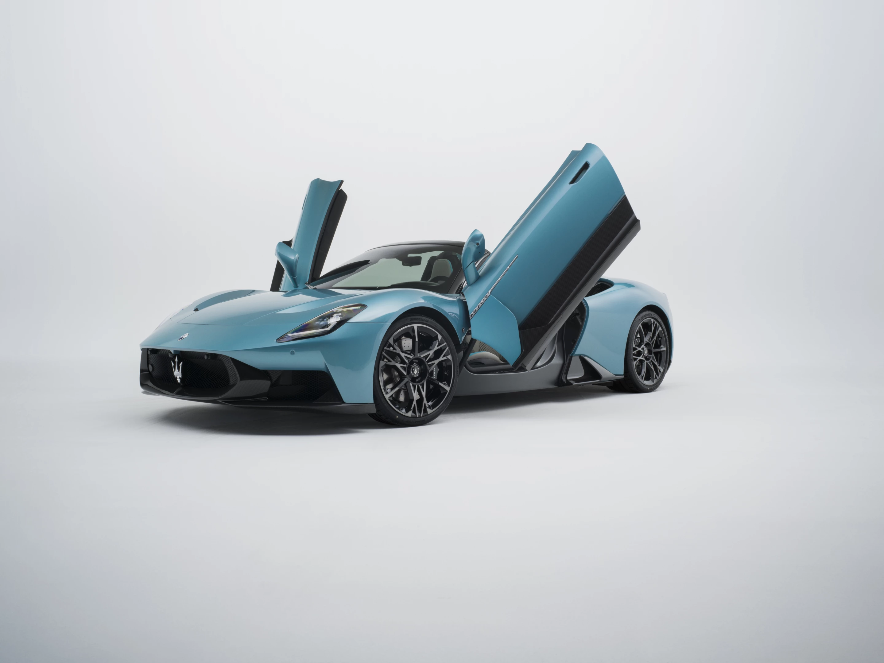 The butterfly-style doors on the MCPura carry over from the MC20 before it