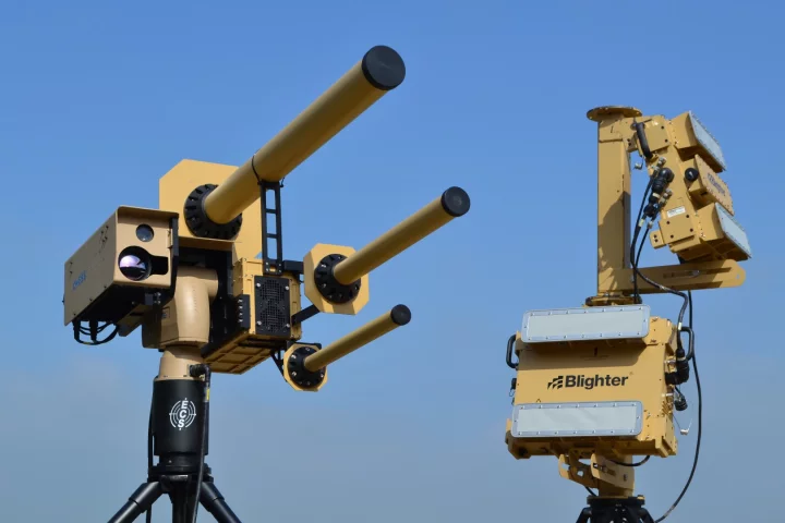 The AUDS can freeze drones using a directional radio beam