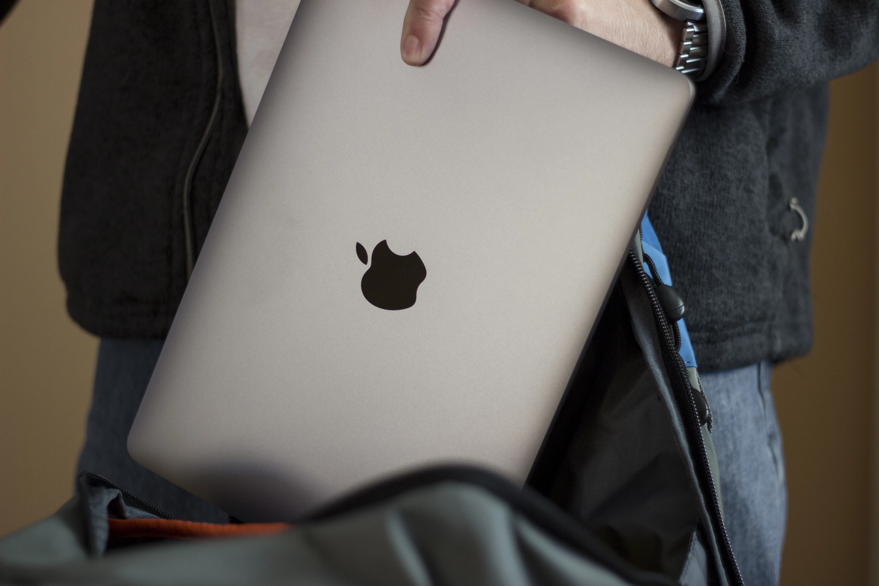 The MacBook won't feel like much of anything in a backpack (Photo: Will Shanklin/Gizmag.com)