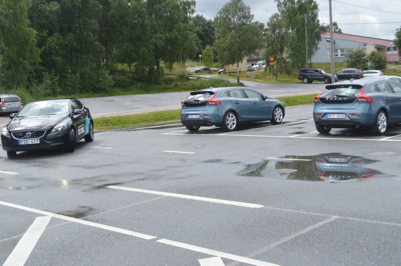 At the push of an app, Volvo's autonomous parking prototype circles the car park on its way to a space (Photo: Gizmag)
