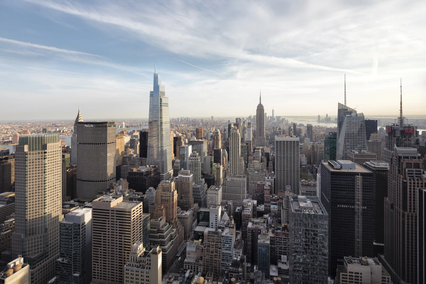 One Vanderbilt was designed by KPF and reaches a height of 427 m (1,400 ft) in NYC. The building came third in the 2021 Emporis Skyscraper Award