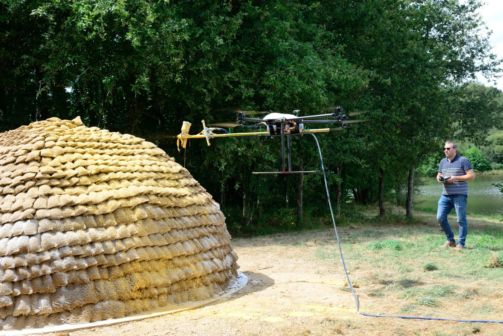 Researchers hope to fit drones with spraying hoses to apply layers of biomaterials onto light structures, such as geodesic dome frames or grid shells covered in tensile fabrics
