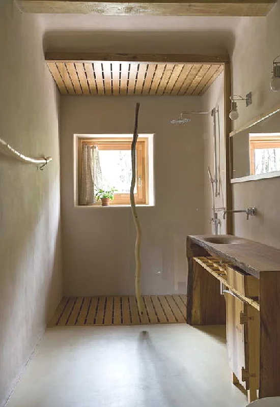 The Friend House Ukrainian ecohotel was sustainably built using only wood, clay, reeds and stone
