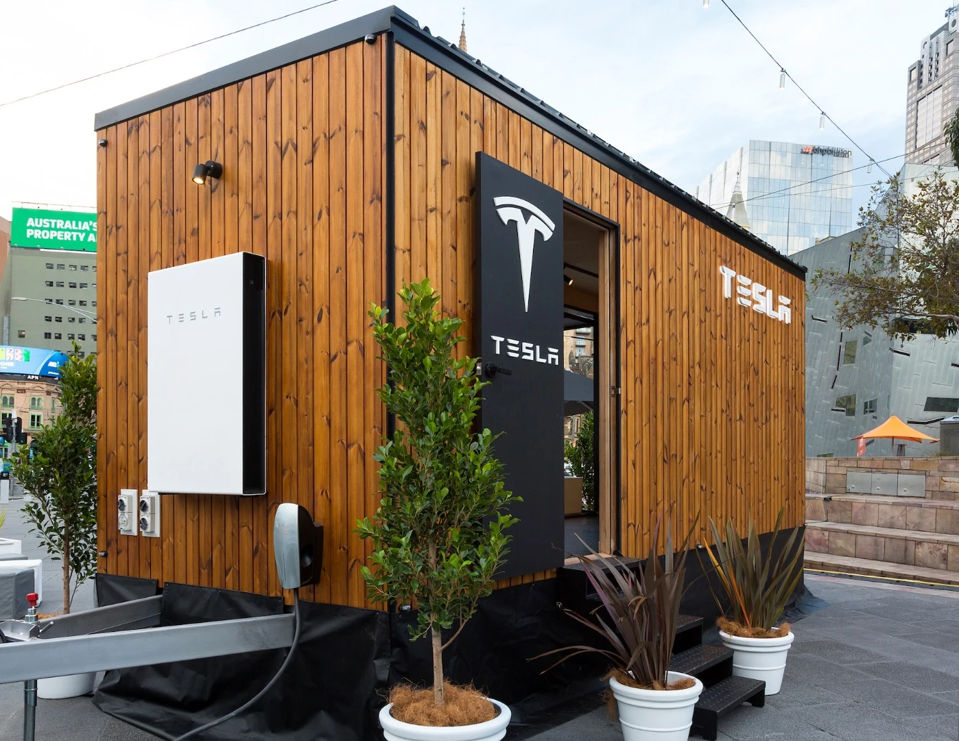 Tesla is trying to spread the word about its Powerwall and solar power