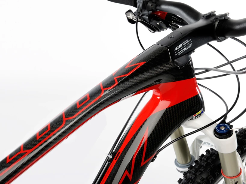 The Look 920 mountain bike features a handlebar stem that is integrated into the top tube, giving the bike a unique appearance