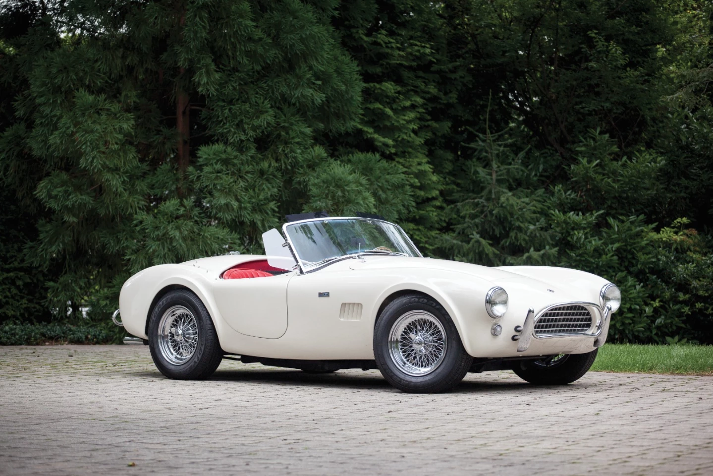 This 1964 Shelby 289 Cobra has an estimated price of $950,000 to $1,100,000