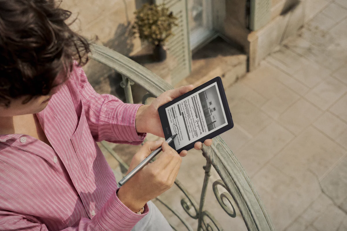 The compact 6-inch reader more closely resembles a pocket notebook