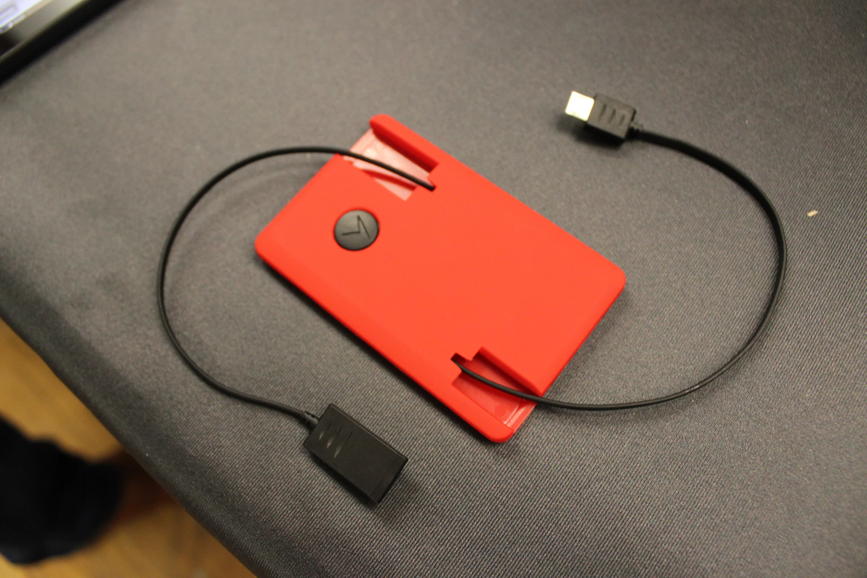 Thinium was also showing off the Connex, a credit card-sized device with integrated retractable sync cables