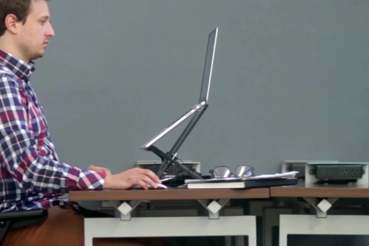 When fully extended, The Roost lifts the top of a 13-inch MacBook Air screen to 19.25 inches (48.9 cm) above the table