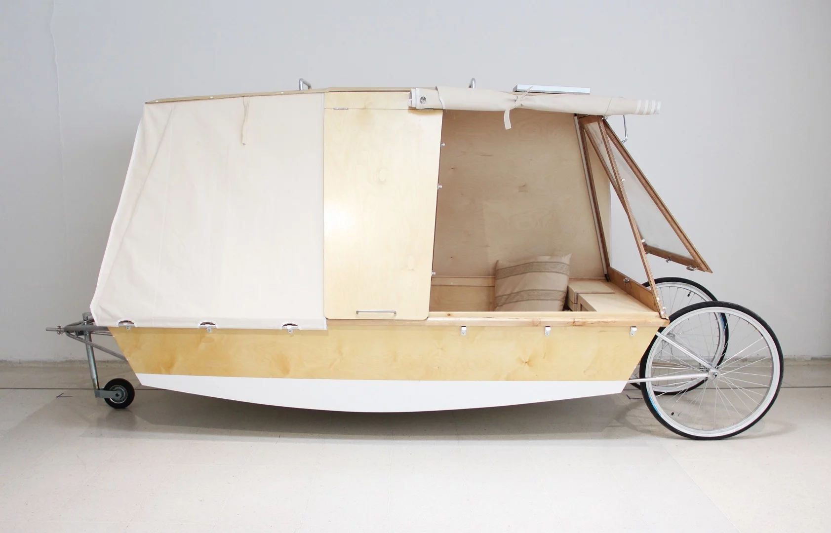 The tiny wooden shelter accommodates one person and hopes to bring life back to urban waterways by creating a new way to camp on water