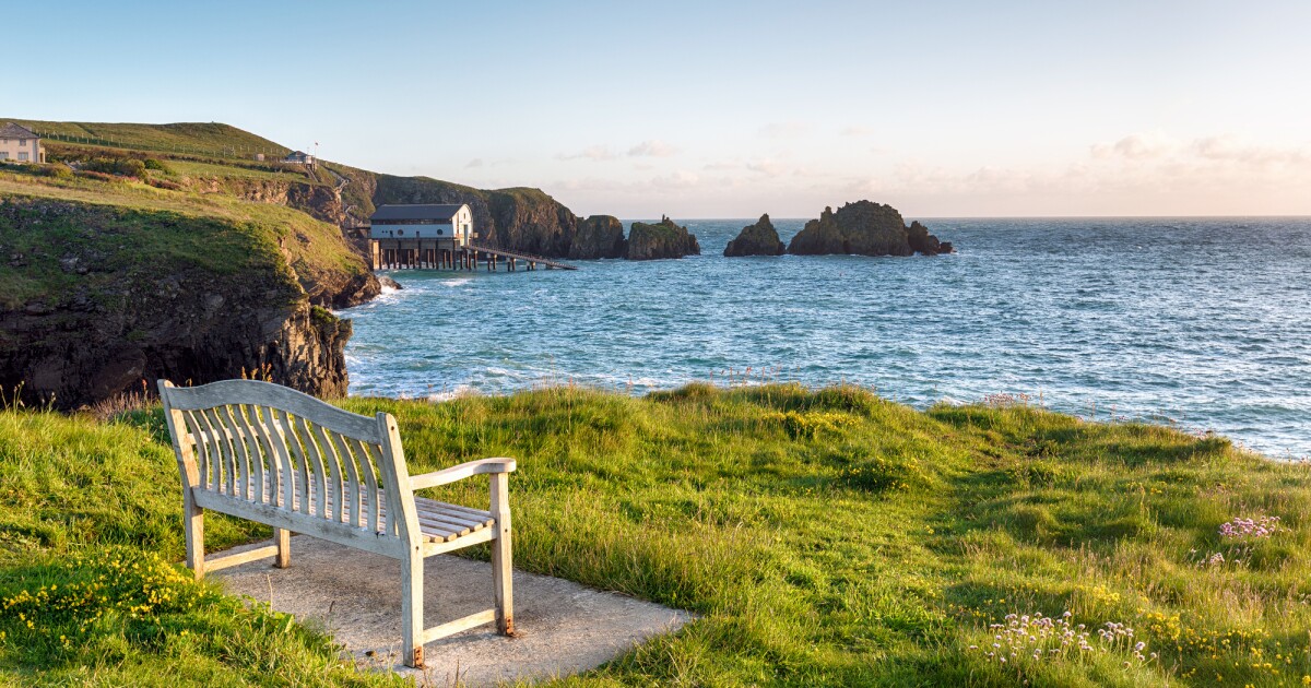Blue landscapes boost nostalgia and mental well-being Blue landscapes boost nostalgia and mental well-being