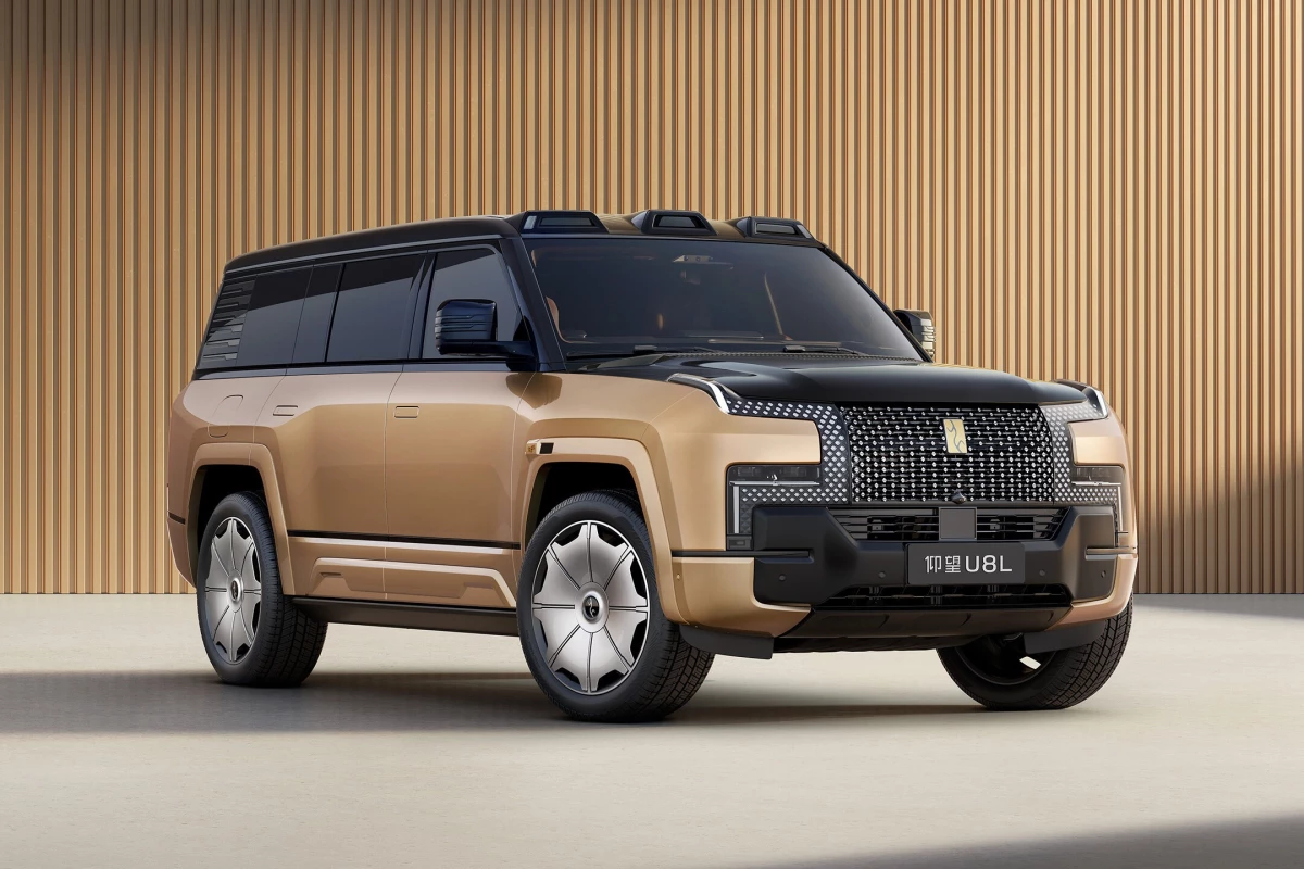 The Yangwang U8L can rotate 360 degrees on the spot, crab walk diagonally, and float on water