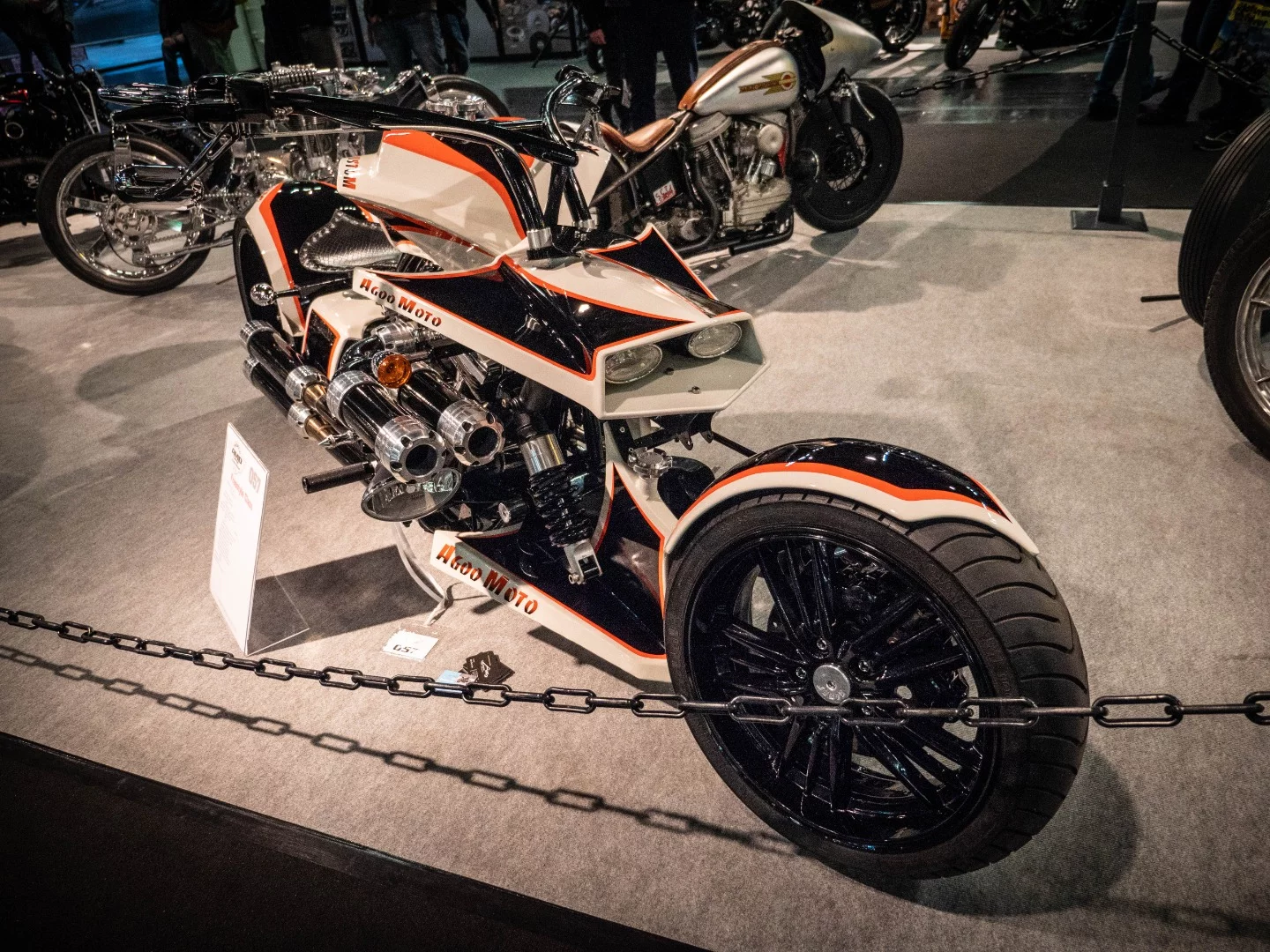 The Agoo Moto's single-sided front swingarm is connected to the handlebars, but they're waaaaay back from it - we wonder what it'd be like trying to ride this thing.