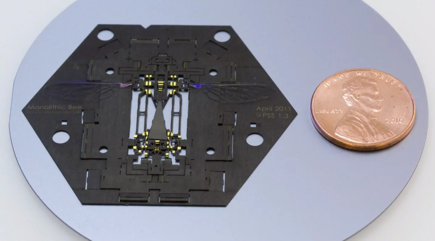 Mobee and scaffold in flat, pre-assembled form
