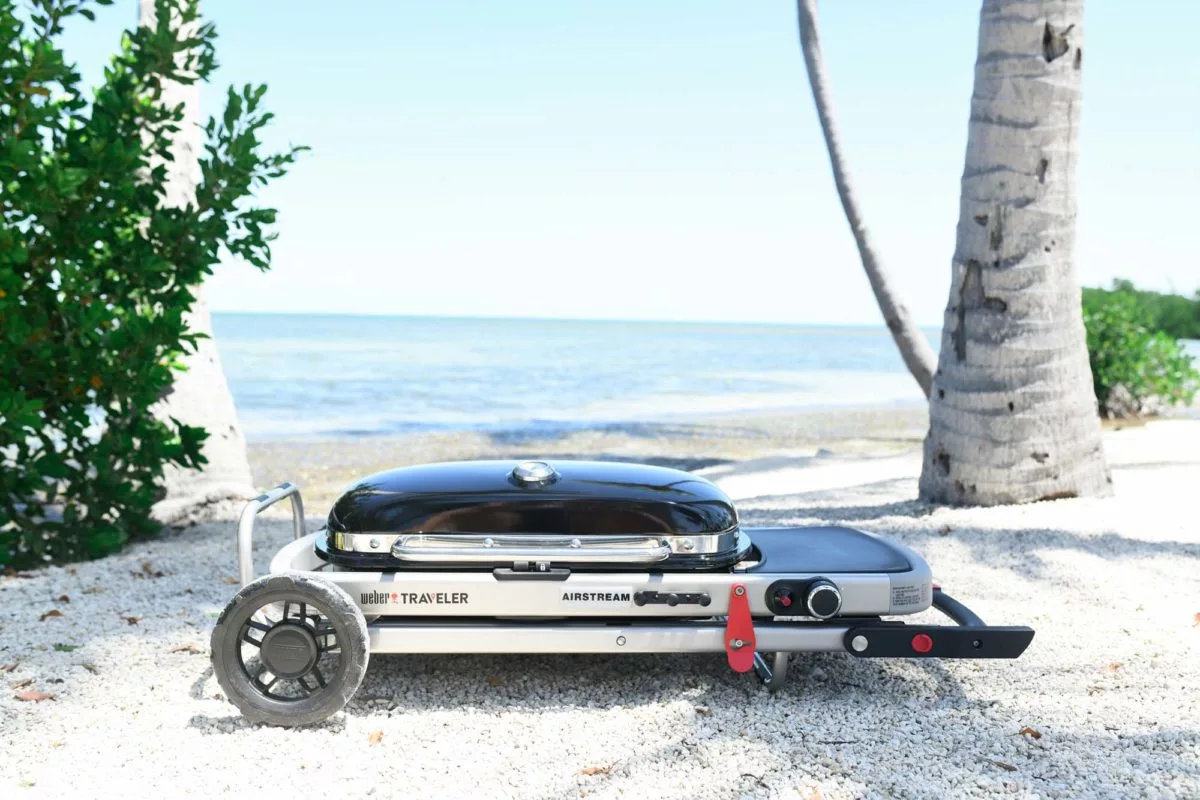 Using a single-action scissor fold and inset grill basin, the Weber Traveler folds down to a compact package