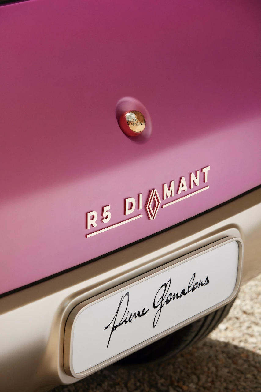 The Renault 5 Diamant's paint job consists of gold pigments applied to a pink base, and covered with a matte varnish