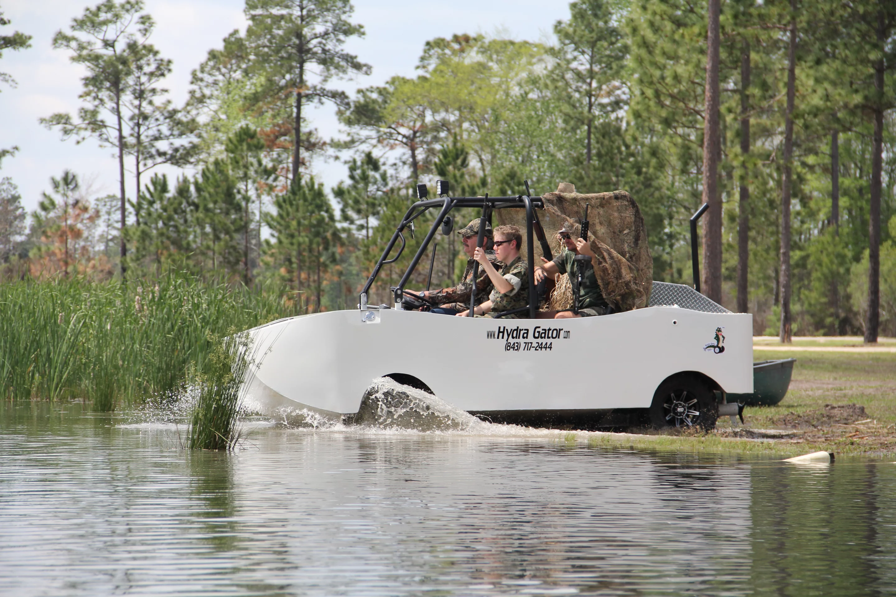 CAMI's new US$60,000 Hydra Gator is a diesel-electric hybrid amphibious vehicle