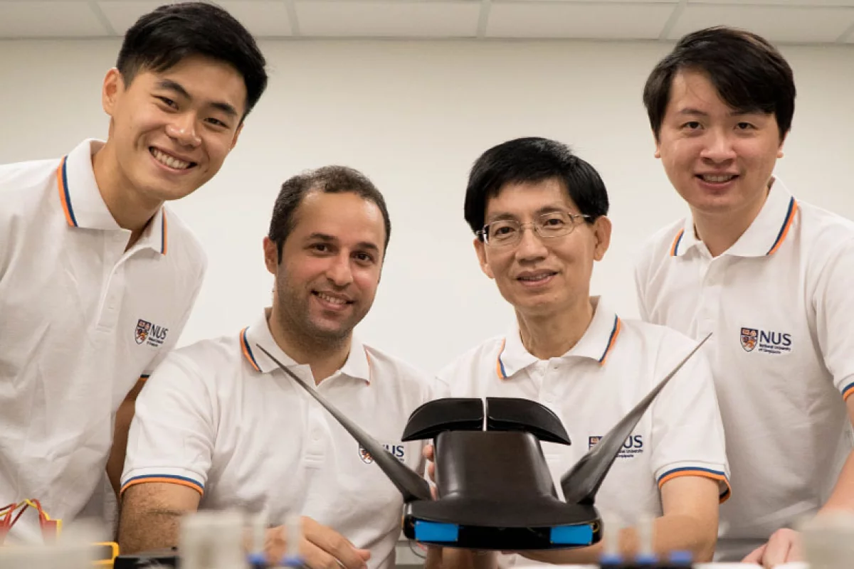 MantaDroid, seen here with scientists (from left to right) Mr. Gunawan Sun, Research Engineer; Dr. Soheil Arastehfar, Research Fellow; Associate Professor Chew Chee Meng; and Dr. Lu Hao, Research Fellow