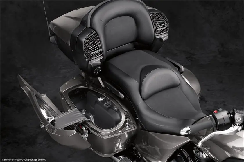 2017 Yamaha Star Venture: lots of room in the hard saddlebags