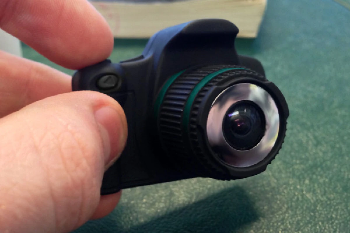 Pressing and holding the power button on the top brings the camera to life and it goes straight into HD video mode