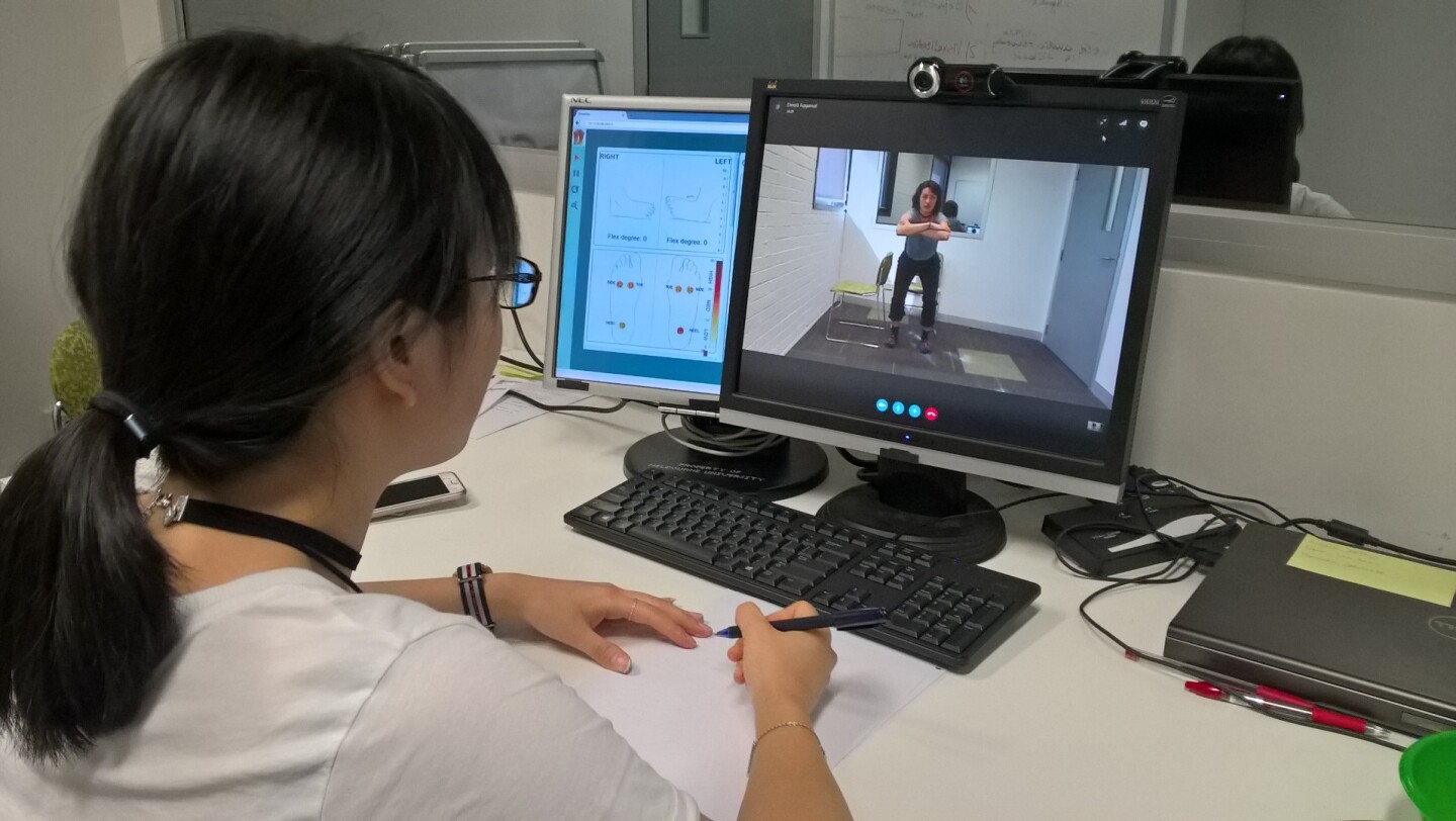 Using a web portal, physiotherapists who are conducting video consultations can access real-time readings on the patient's weight distribution, range of foot movement, and foot orientation