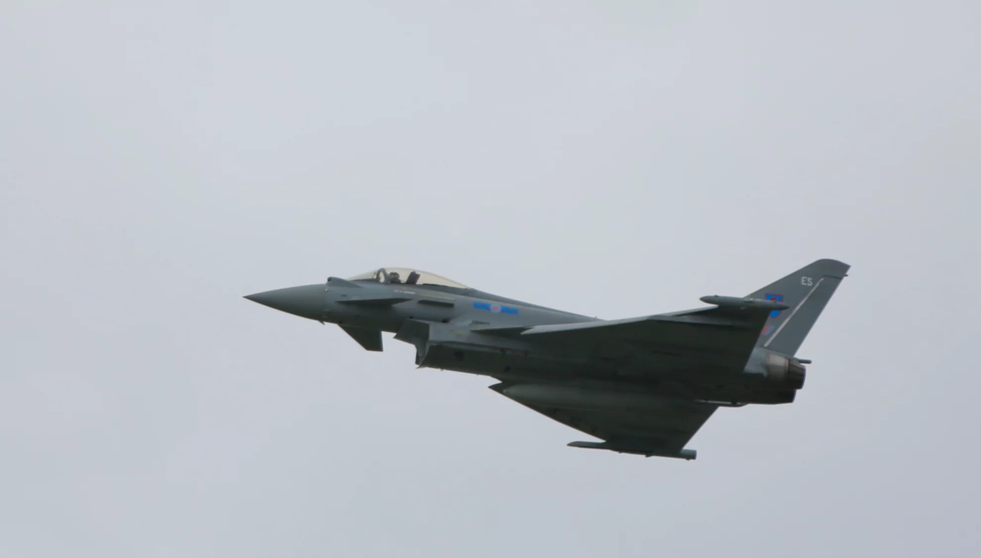 Eurofighter Typhoon roars across Farnborough skies (Photo: Gizmag)