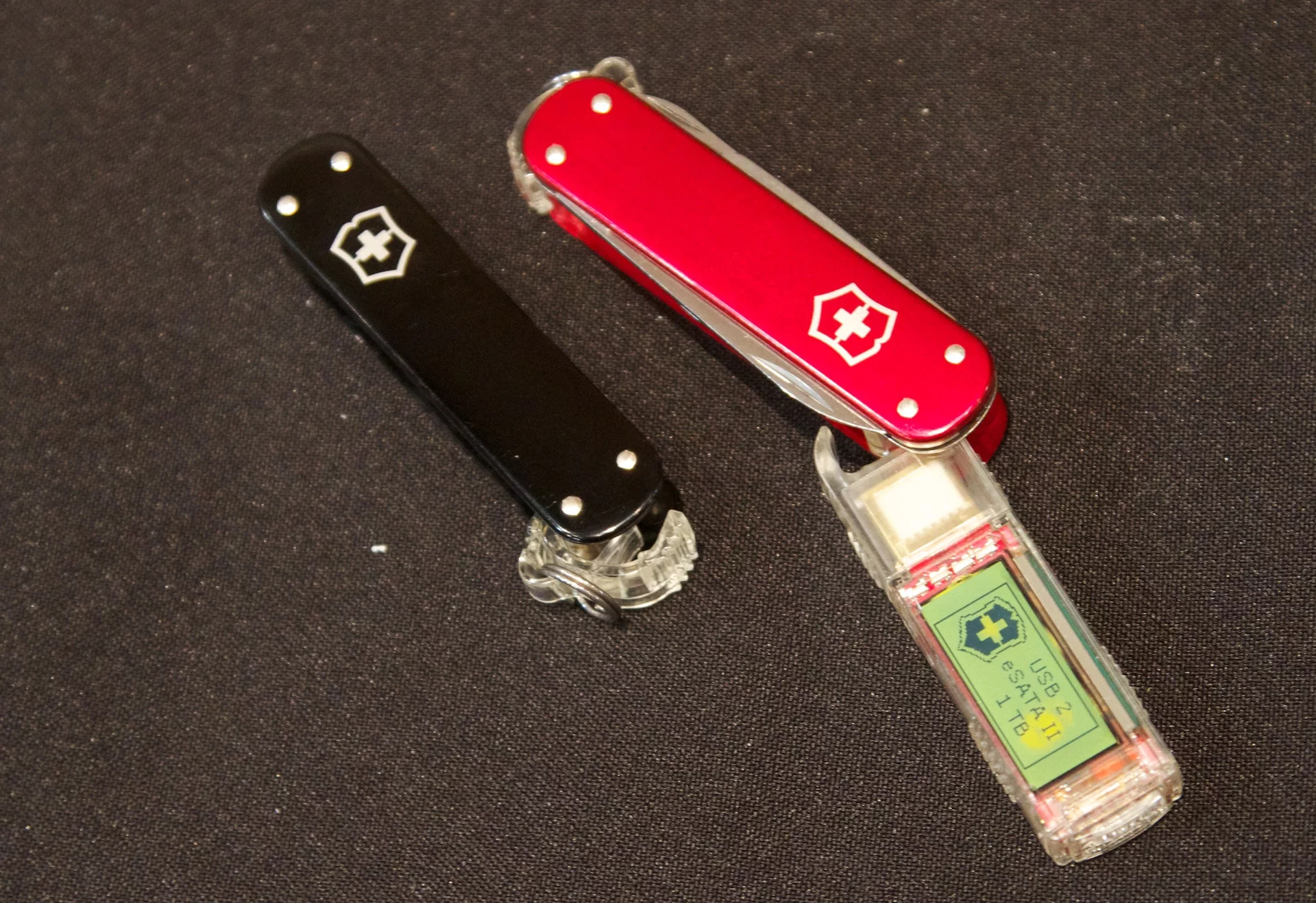 The Victorinox SSD features two interchangeable bodies