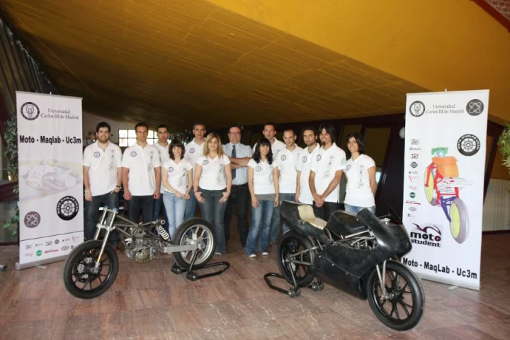 The Universidad Carlos III de Madrid team with their prototype