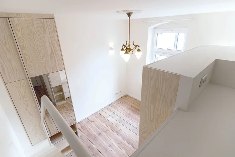 The mezzanine level in the Micro-Apartment Moabit is raised above the bathroom unit