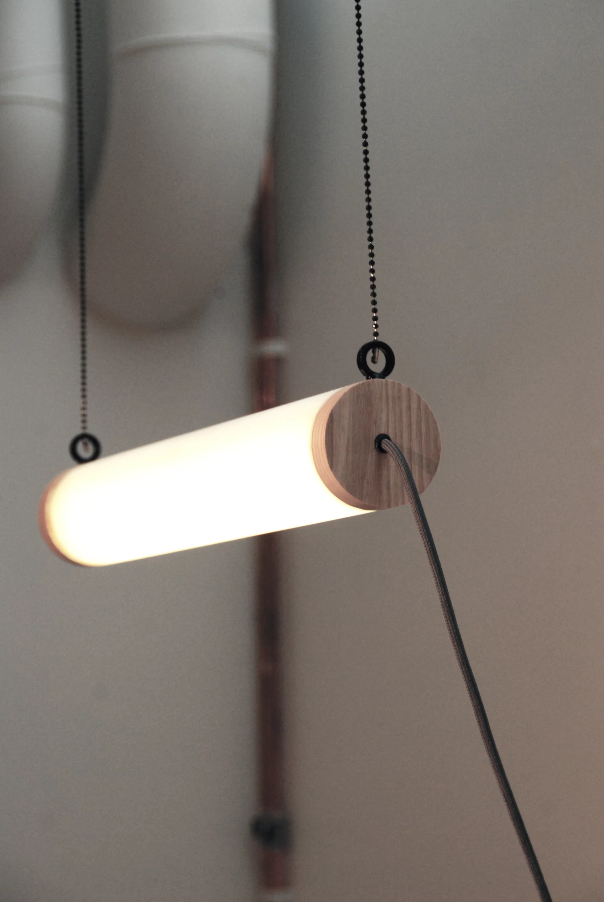 Unplugged LED overhead lamp