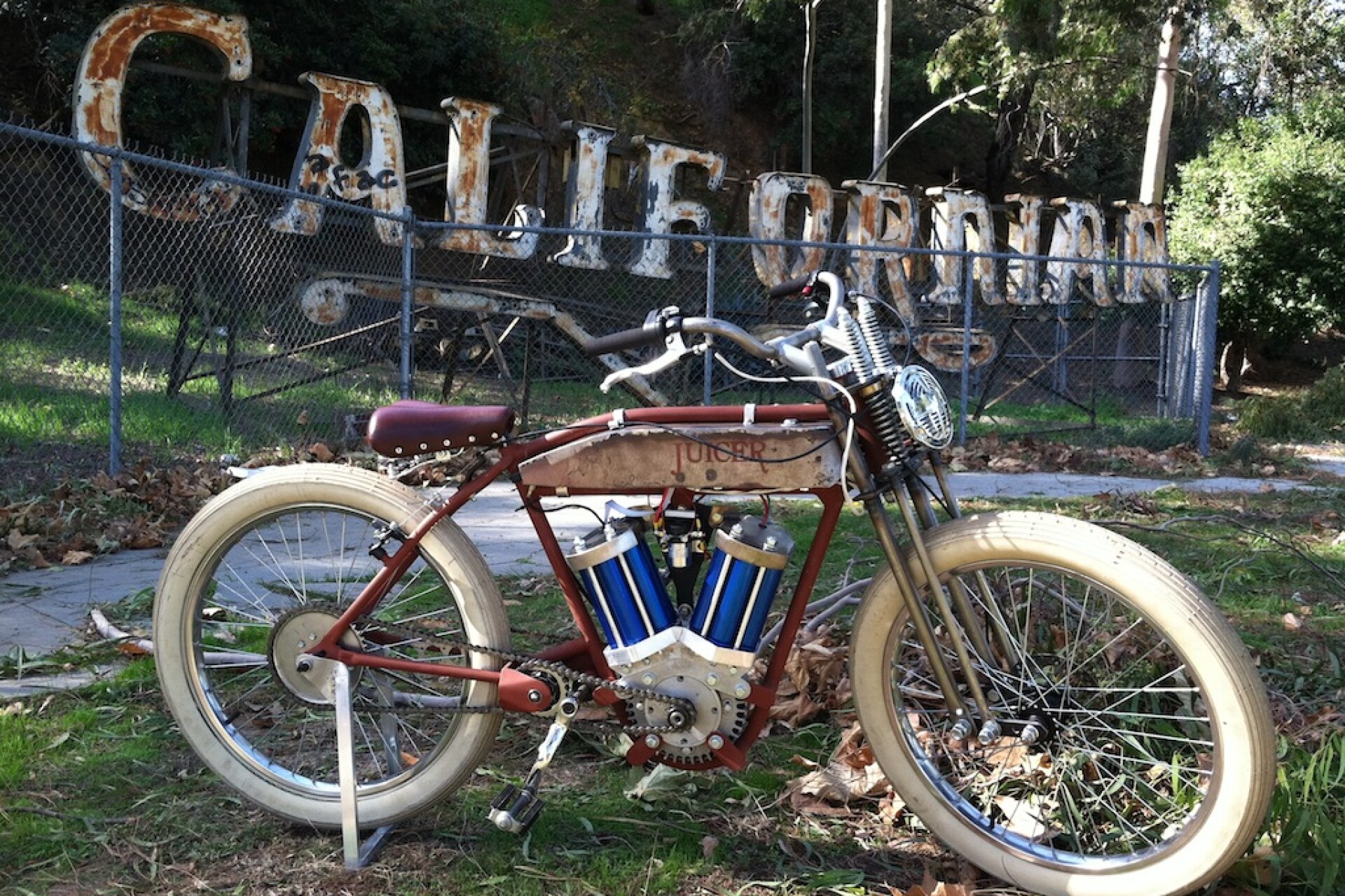 The beautifully retro Juicer ebikes with striking EVTwin battery mount