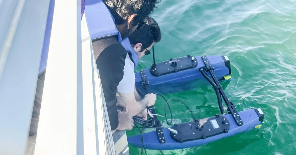 Researchers test the BlueME antenna array during open-water trials at Lake Wauburg, Florida