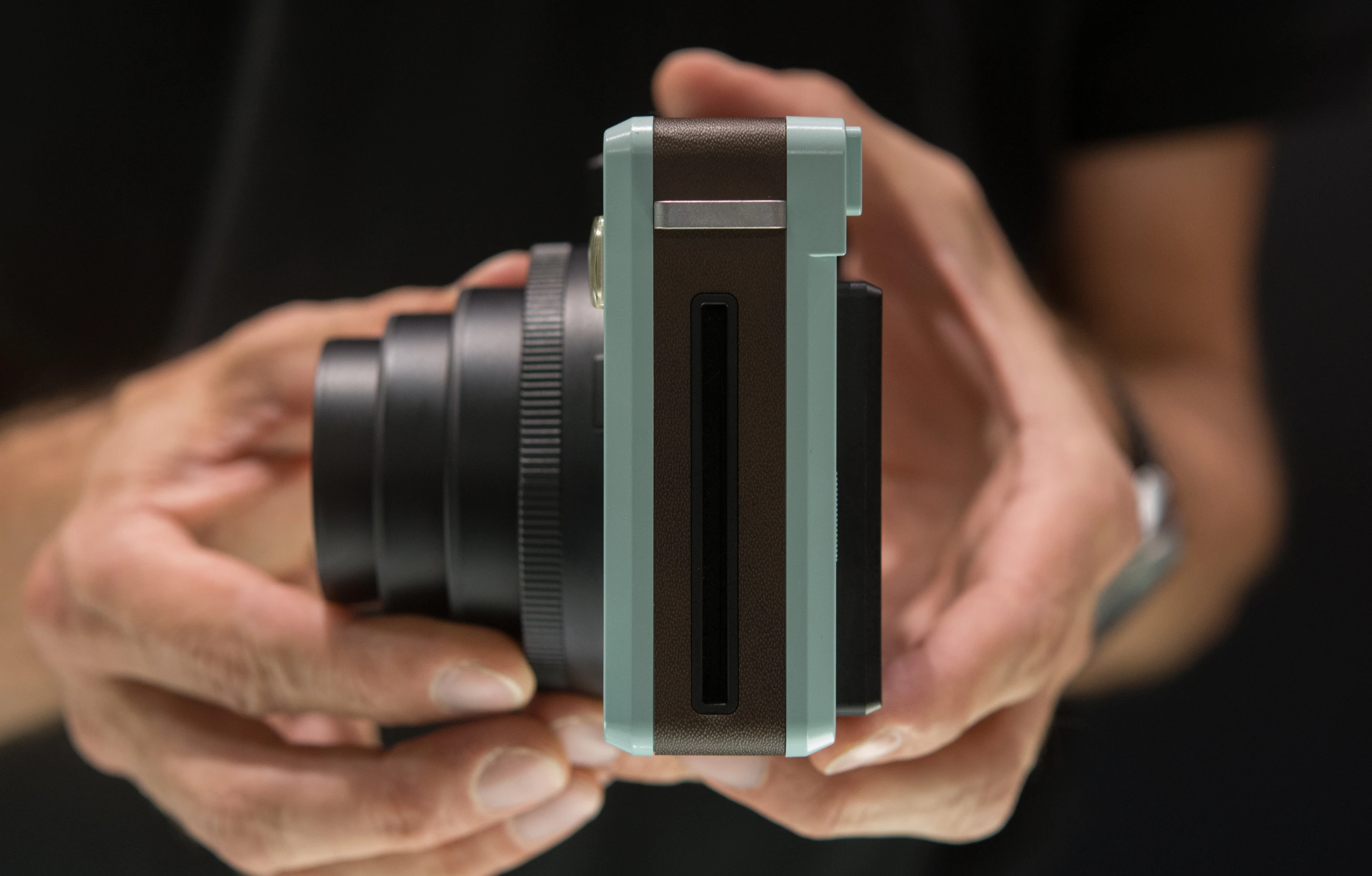 When we picked up the Leica Sofort we were instantly reminded of the Fujifilm Neo 90